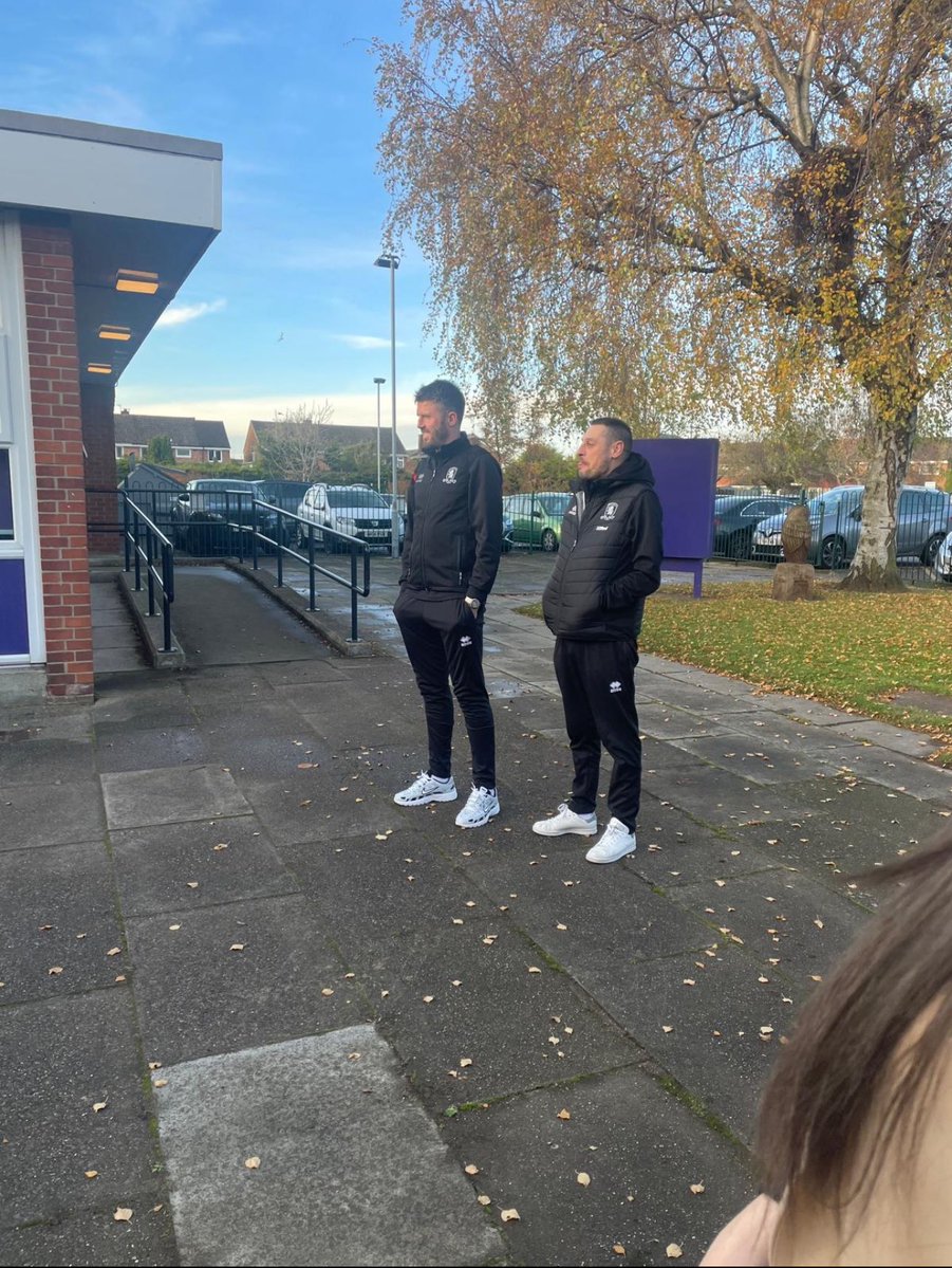 ellahedgerr's tweet image. A year ago today, we had Michael Carrick and Sky Sports come to my work😆 an unforgettable experience, he was up to our school ceiling haha didn’t realise how tall he was ! #UTB #MFC