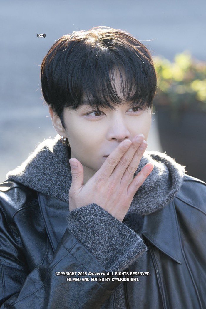 JOHNNY's pinky 😭😭😭😭😭