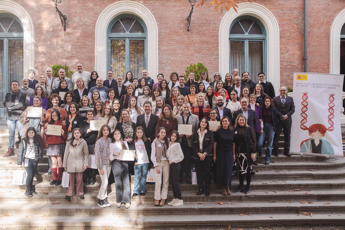 Hoy hemos concedido los Premios STEAM en reconocimiento a proyectos educativos que fomentan la ciencia y la tecnología entre las niñas.

Las categorías son: Infantil y Primaria, Secundaria, Formación Profesional y entidades. ¡Enhorabuena! Abrimos🧵con los ganadores: