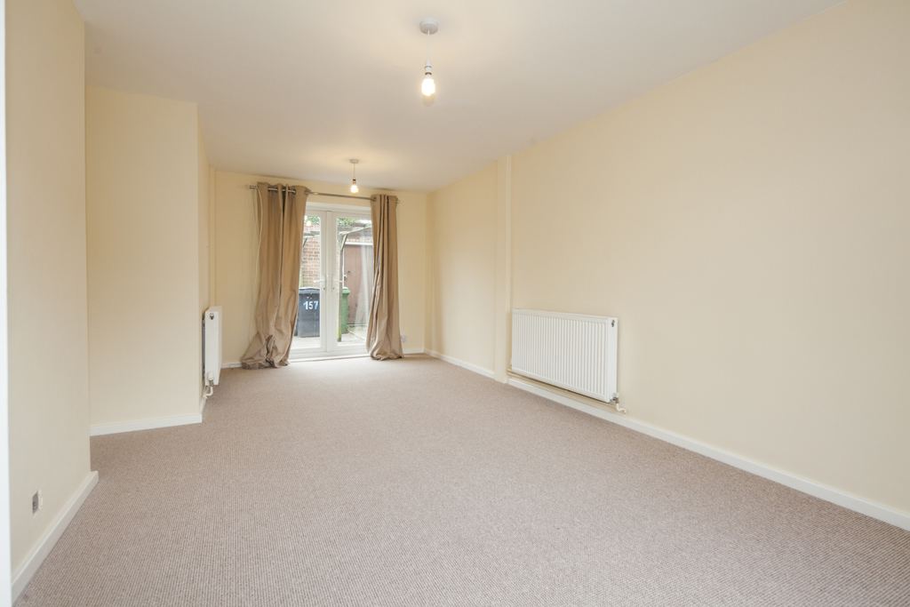 Located on the edge of this bustling Thameside village, within easy reach of train station and River.  A 2 bed house with driveway &amp; large garden in a popular road. Pangbourne, Berkshire / £350,000 #OpeningNewDoors #Property #EstateAgent #RealEstate warmingham.com/me/propertylin…