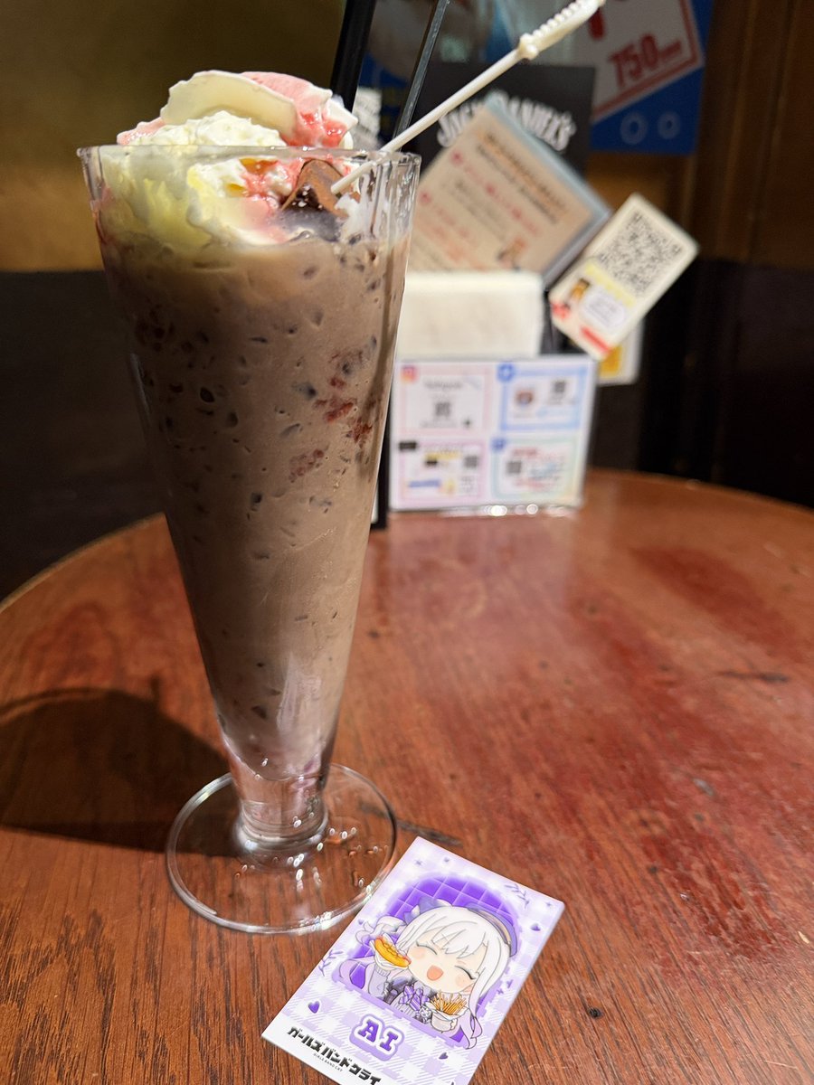 YO_7991's tweet image. 川崎hubのゴルクラコラボ行ってきたー。桃香さんとルパさん、ビール飲んでニッコニコやんwさすがナイスビール！ #ガルクラ #川崎 #hub