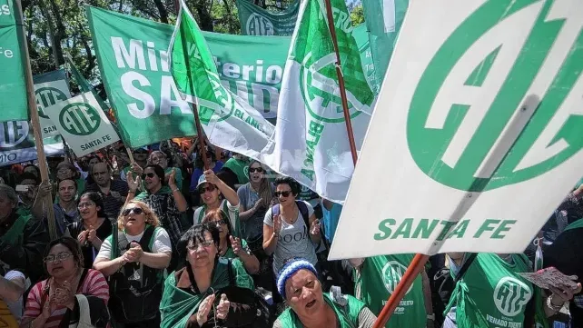 LT8 am830 tweet media