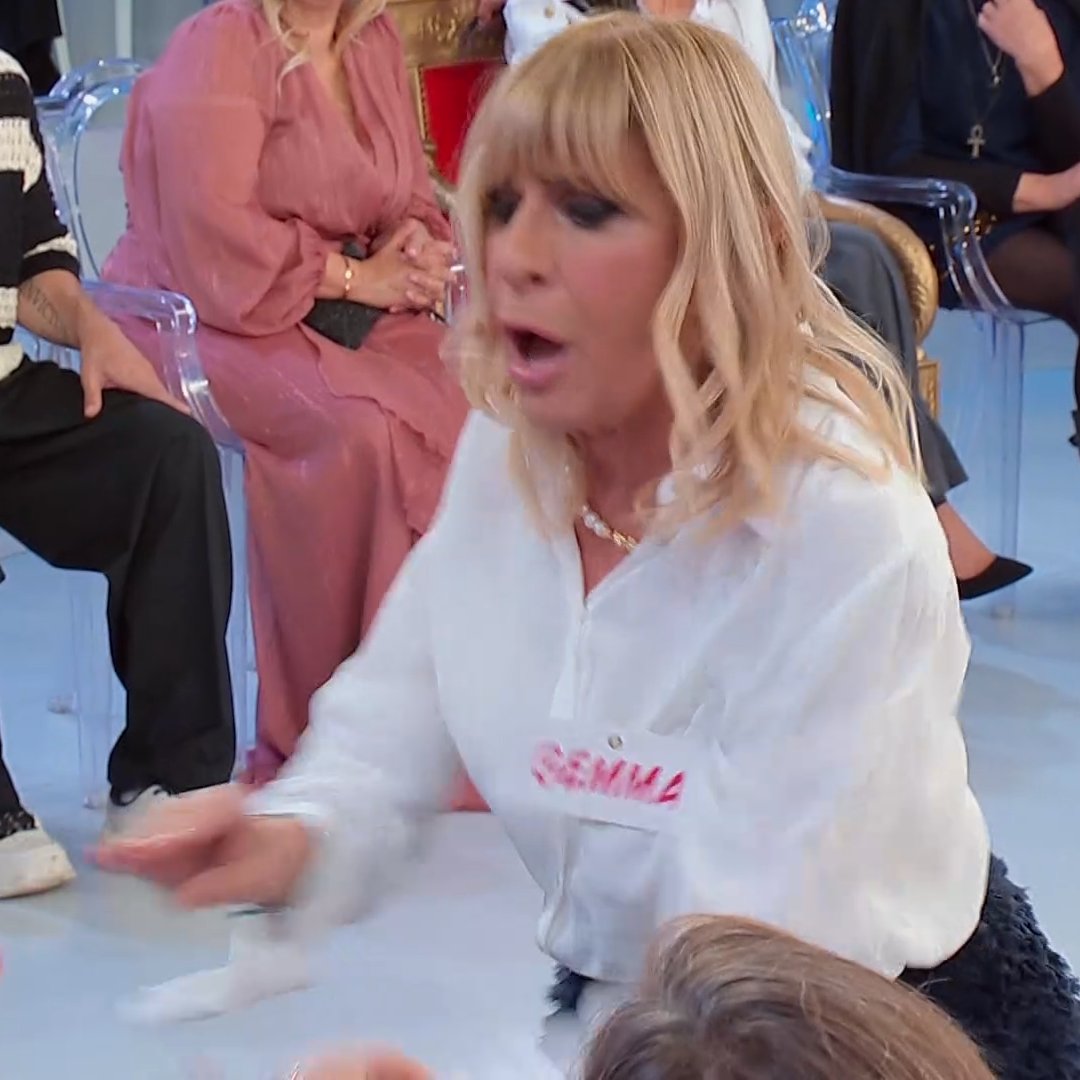 cacciate questa vecchia stronza incivile!

conduttrice e opinionisti non hanno nulla da dire?!  🤡

#uominiedonne