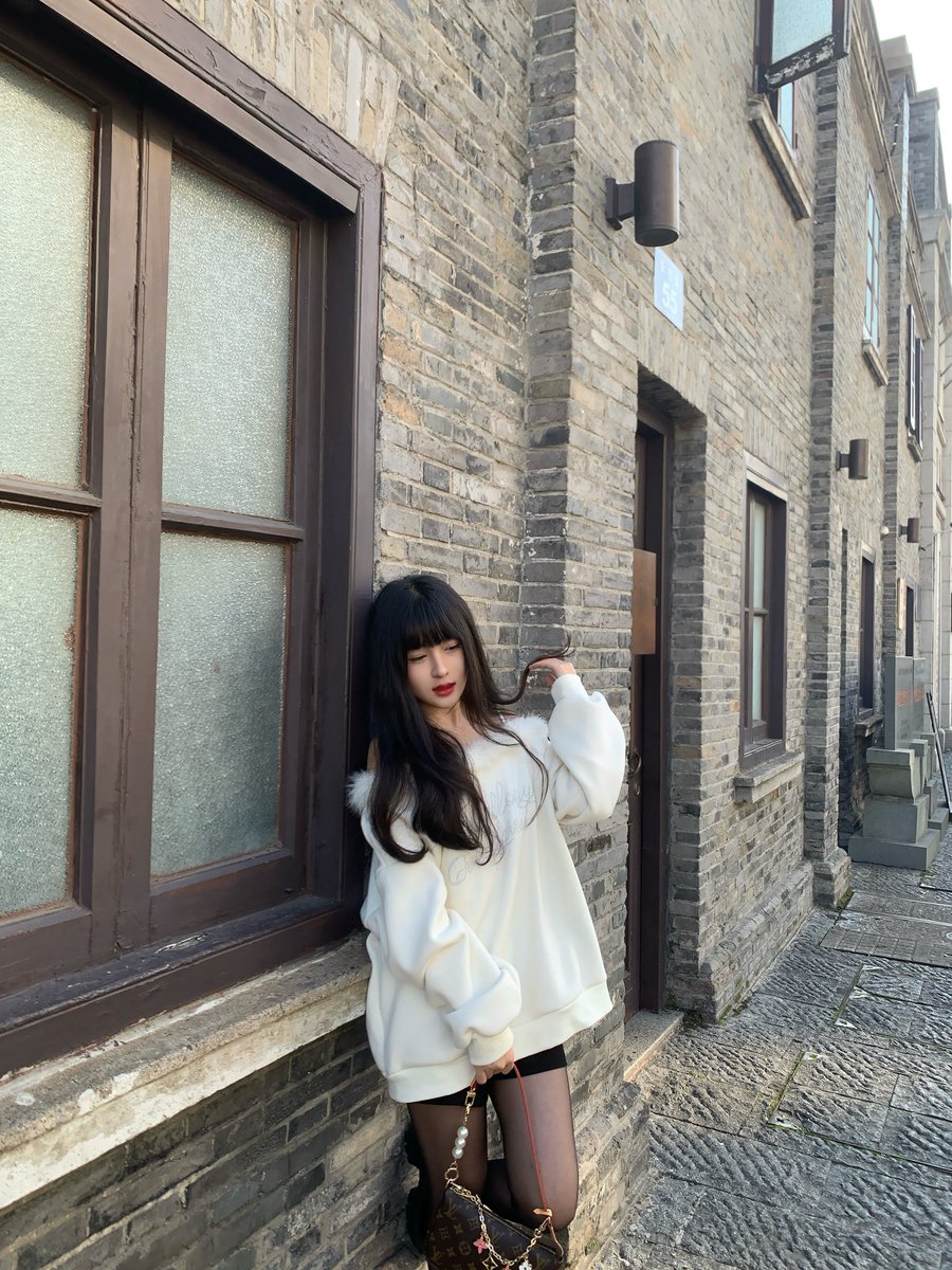 web3workess's tweet image. 建议大家炒币上头的时候可以多听听币圈的Space和AMA 
可以让你头脑清醒地亏钱🫶🏻