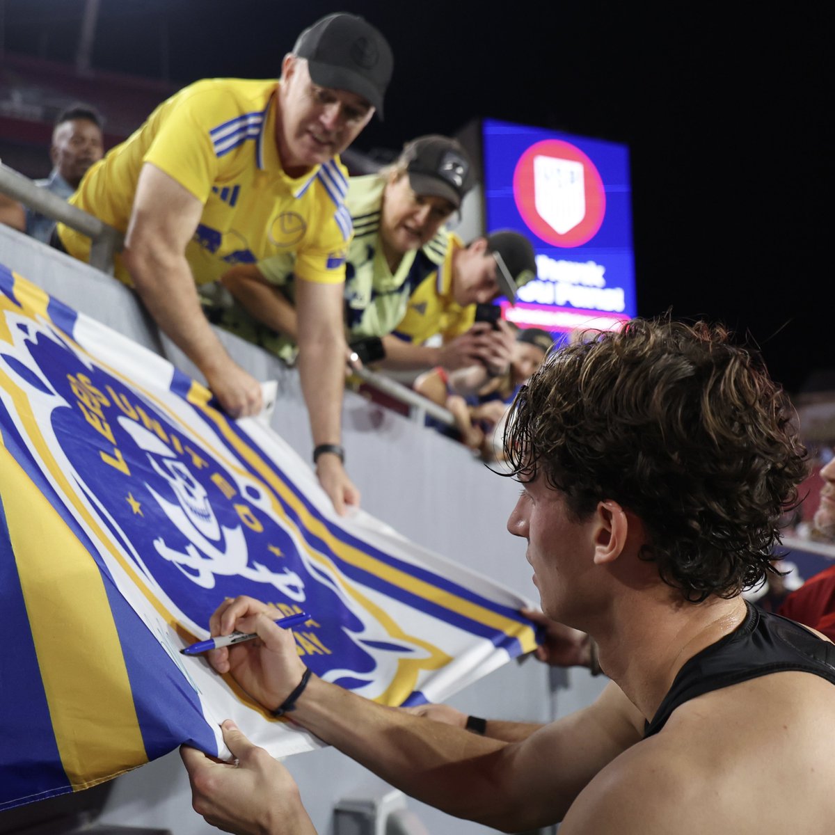 LUFC's tweet image. 😍 Leeds, Tampa and beyond!
🙌 Marching on Together!