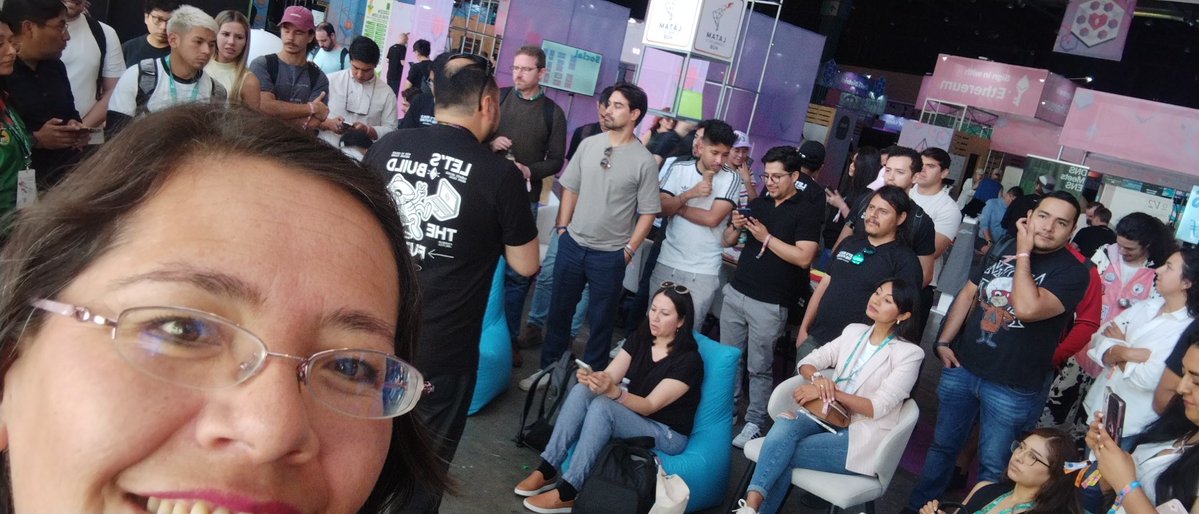 Ceci_Sakura007's tweet image. Bolivia is present at @EFDevcon, sharing all what we are building and what has made crypto adoption grow through this last year in 634% from last year.

Let&apos;s make #ETHLatam2026 in Bolivia!!!
Wdyt @ethereumfndn?