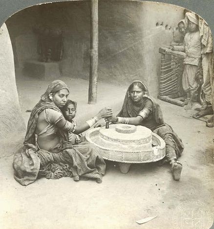 Anviksha_'s tweet image. Have you ever imagined how spices were ground in ancient India before the invention of modern grinders, at a time when India was the world’s leading producer of spices with high demand in European markets?
#ancienthistory