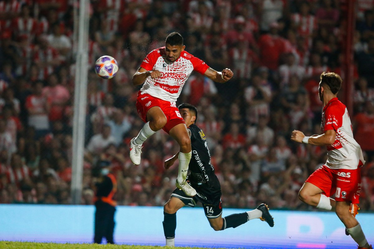 SoylaCelePe's tweet photo. Símbolo de nuestro ascenso y capitán, siempre dio la cara, incluso en sus peores momentos como en esta temporada.
 Cabeza y corazón de ese 19.
No me encontrarán jamás entre los ingratos. https://t.co/v2GFcmZcMI