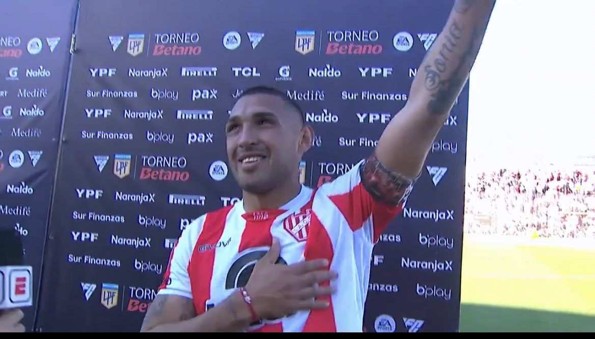 Símbolo de nuestro ascenso y capitán, siempre dio la cara, incluso en sus peores momentos como en esta temporada.
 Cabeza y corazón de ese 19.
No me encontrarán jamás entre los ingratos.