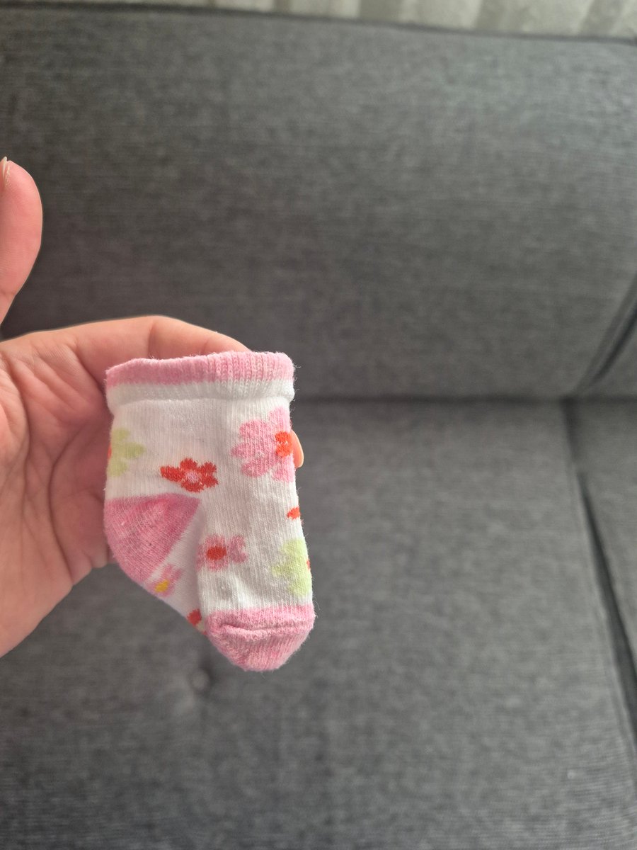 Mehtap_yldrm_'s tweet image. Çorabını unutup gitmiş 😢
(Uzak mesafe yeğen problemi)