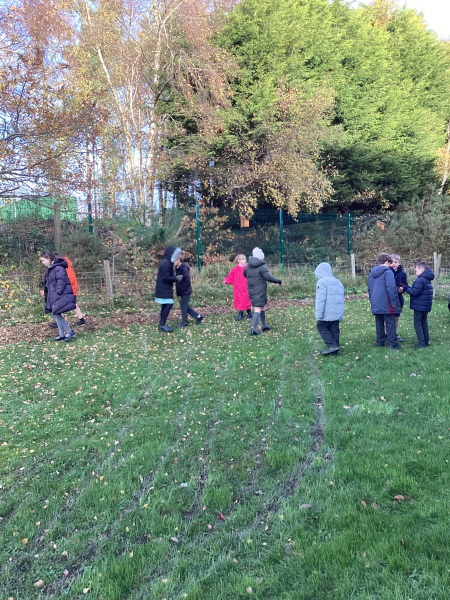 Year 5 have been braving the elements today to pick objects to draw under careful observation! ✍️<a href="/PoppyfieldSch/">Poppyfield Primary Academy</a>