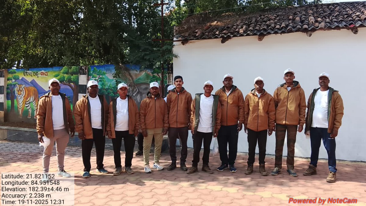 DfoBonai's tweet image. Winter jackets were #distributed to the frontline staff of #Kuliposh, Bonai, Sole, and #RRT squads at the Division Office to support them during field duties in the #winter season🦺🐘🐘
#Bonaiforestdivision
@pccfodisha 
@Prem_CWLWOdisha 
@RourkelaRc79045
