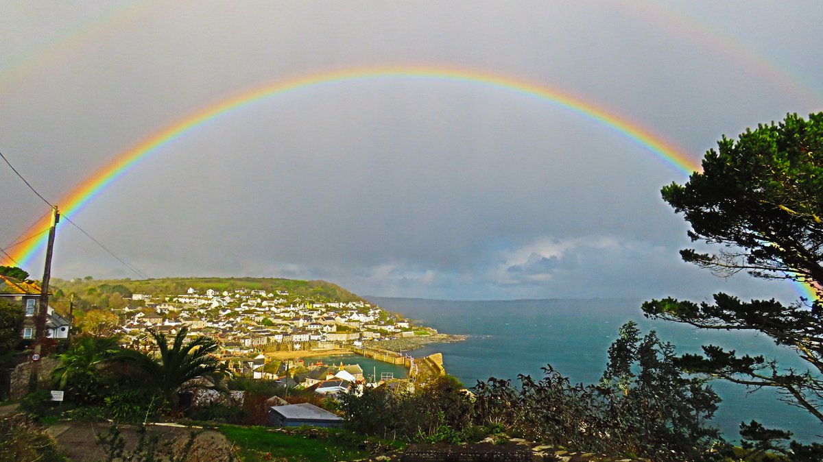 eduffy58's tweet photo. Giant rainbow over Mousehole. #rainbow #Mousehole https://t.co/y6Kh4iZut8