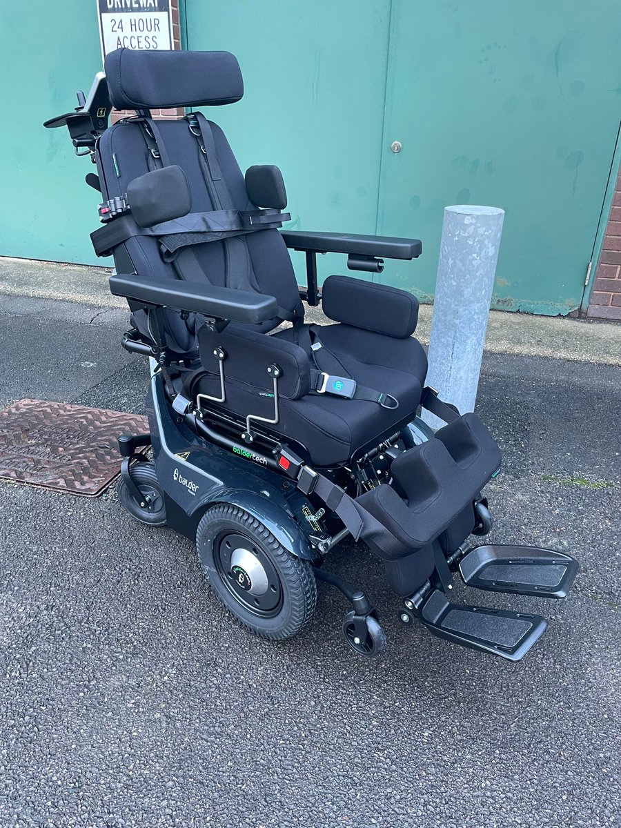 BaldertechUK's tweet image. Today’s new Balder delivery was to Ashley in Kent – An F390 standing powerchair! 🤩 This one’s been set up for an attendant to control with a rear-mounted joystick, separate seat function switch, LED light pack and bag hooks. 🦼🚚

#Handover #Balder #AttendantControl