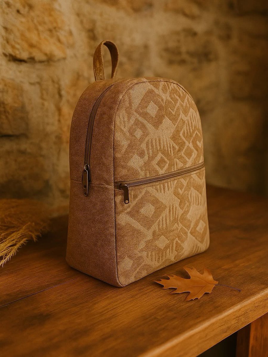 dogucantaa's tweet photo. ��� Doğu Çanta – Kilim Modeli

🧵 Dayanıklı kumaşı sayesinde uzun ömürlü kullanım sunar.
🎒 Geniş iç hacim ve rahat askılarıyla pratiklik sağlar.
📦 Tüm Türkiye’ye kargo imkânı vardır.
🔖 Sınırlı sayıda üretilmiştir.

 #dogucanta #kilimmodeli #elemegi https://t.co/MN8Q04ywRt