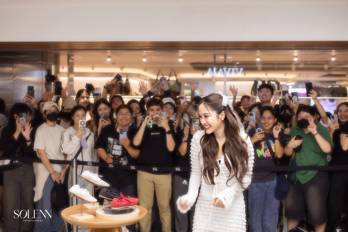 Solenn_Ent's tweet image. ขอบคุณที่มาพบกันวันนี้นะคะ เป็นวันที่อบอุ่น ดีใจมากที่ได้เจอทุกคนน้า ~ 💕

Thank you for joining us today. It was a truly warm and delightful day, and it was a pleasure to see everyone 🫧

SAROCHA X VIVAIA SIAM CENTER

#VIVAIAThailand
#FREENxVIVAIATH
#STEPINTOVIVAIA