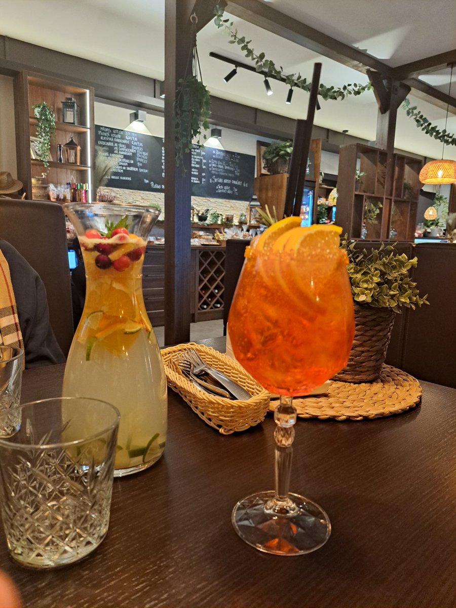 AlksneR's tweet photo. Svinam paziņas dzimšanas dienu Stendes "Lāsītē". Iesaku. :) https://t.co/OvW95eoxh7
