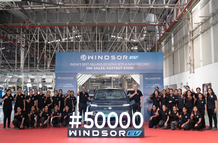 PluginJourneys's tweet image. MG Windsor crosses 50,000 sales in just over a year, averaging five units sold every hour and setting a new record for the fastest adoption of a four-wheeler EV in India. 

#MG #Windsor #EVSales #EVIndia