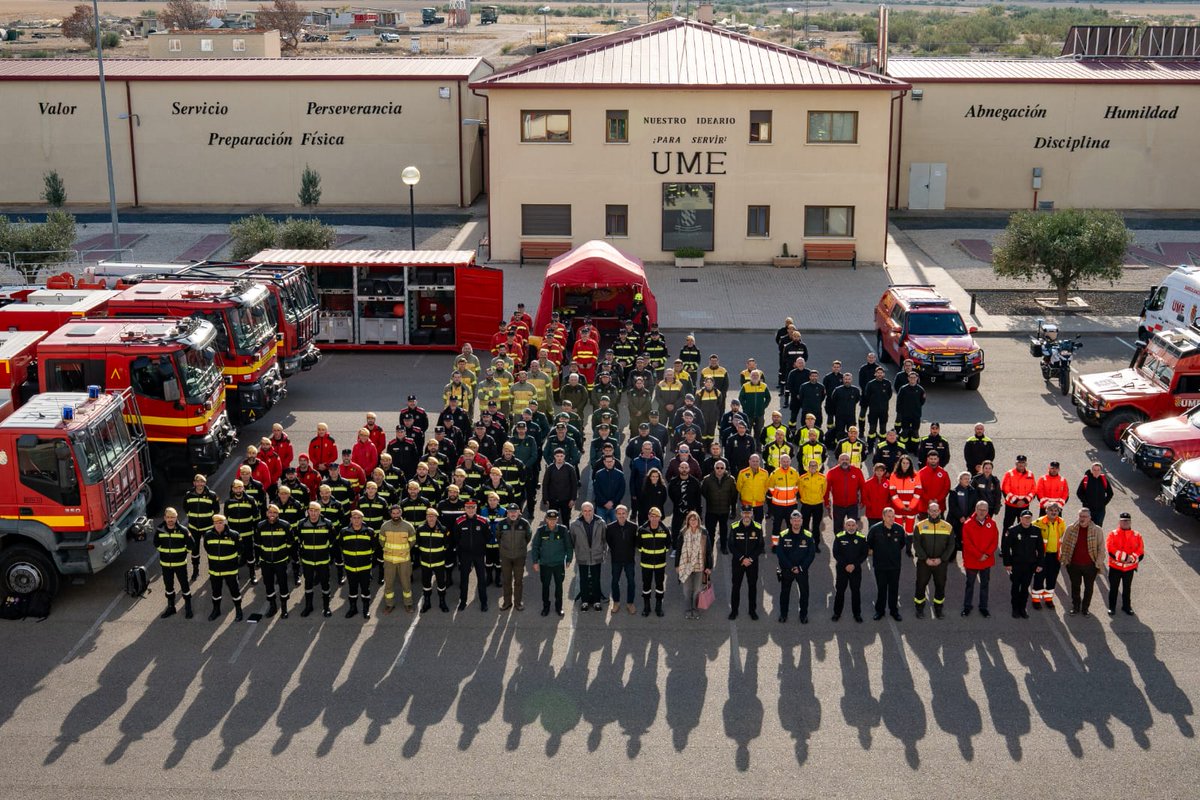 UMEgob's tweet image. 🚨 En emergencias, todos sumamos🤝

Esta mañana, el Cuarto Batallón #BIEM4 ha realizado una jornada técnica en la que diferentes organismos e instituciones del ámbito de actuación en emergencias de Cataluña han conocido, de primera mano, las diferentes capacidades de la #UME