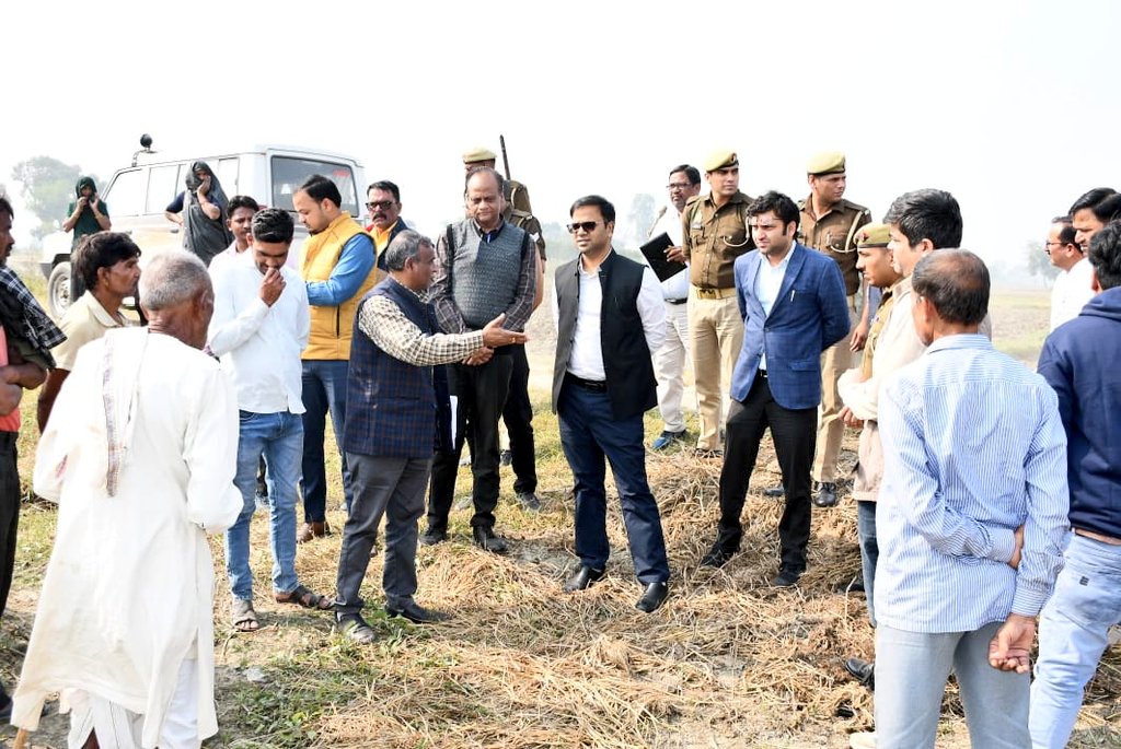 dm_firozabad's tweet image. नगर पालिका परिषद सिरसागंज क्षेत्रांतर्गत ग्राम नगला पंचम में प्रस्तावित एस.टी.पी. प्लांट के लिए भूमि चयन के संबंध में जिलाधिकारी @RameshRanjanIAS ने स्थल का निरीक्षण कर संबंधित अधिकारियों को आवश्यक दिशा-निर्देश प्रदान किए। @CMOfficeUP @UPGovt @ChiefSecyUP @InfoDeptUP