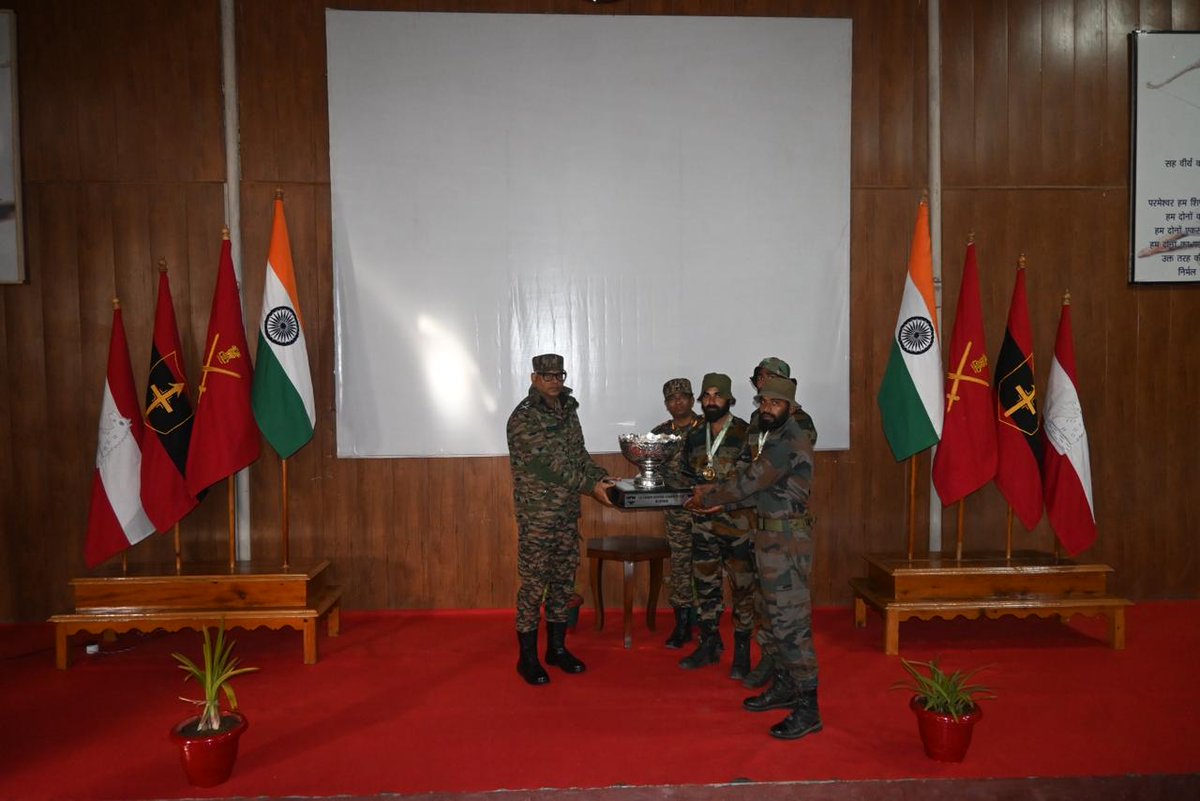 Whiteknight_IA's tweet photo. #WhiteKnightCorps | #TrainToSucceed

#GOC #WhiteKnightCorps, along with GOC #CIFDelta, visited the Corps Battle School, Bhalra to review training standards and assess the operational skills of the brave troops of #WhiteKnightCorps besides felicitating elite snipers for their exceptional performance, precision and professionalism during the recently held competition.

The #GOC commended their unwavering dedication, battle-readiness and adherence to the highest standards of military excellence, urging all ranks to maintain relentless focus and commitment to mission preparedness.

Precision. Skill. Excellence.

We Serve, We Protect!

@adgpi | @NorthernComd_IA | @PRODefenceJammu | @PRODefLko | @PRODefPrayagraj | @PRODefDehradun | @PRODefPune | @PRODefKohima | @PRO_Vizag | #IndianArmy