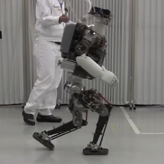 roughrobotics's tweet image. ASIMO君こんな感じのリンク機構マシマシ足だったこともあったんですねー知らなかった