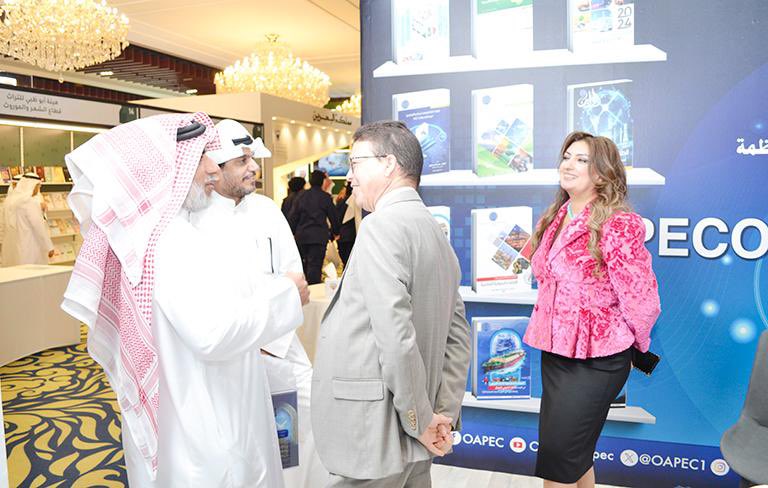 جناح أوابك يرحب بزواره في معرض الكويت الدولي للكتاب 2025 

تشارك الأمانة العامة لمنظمة الأقطار العربية المصدرة للبترول (أوابك) في الدورة الـ48 لمعرض الكويت الدولي للكتاب، الذي انطلقت فعالياته اليوم الاربعاء 19 نوفمبر ويستمر حتى يوم 29 نوفمبر 2025، في أرض المعارض الدولية في مشرف،