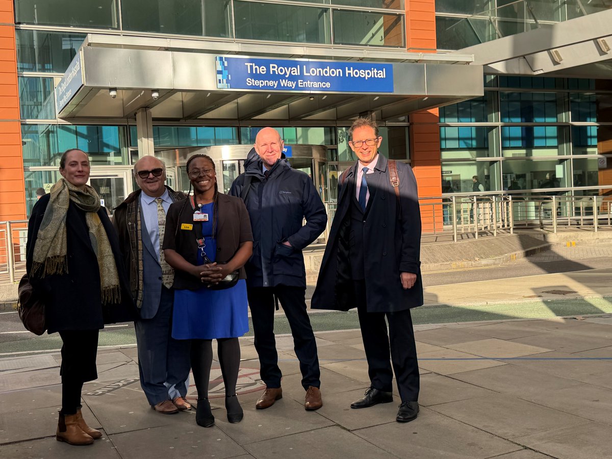 davidwebb_1's tweet image. At St Bartholomew’s Hospital I met the AMS and haematology teams to learn about their work to tackle AMR, and at Royal London Hospital I visited the #WAAW2025 stand and explored how @NHSBartsHealth has achieved a recent reduction in broad-spectrum antibiotic use