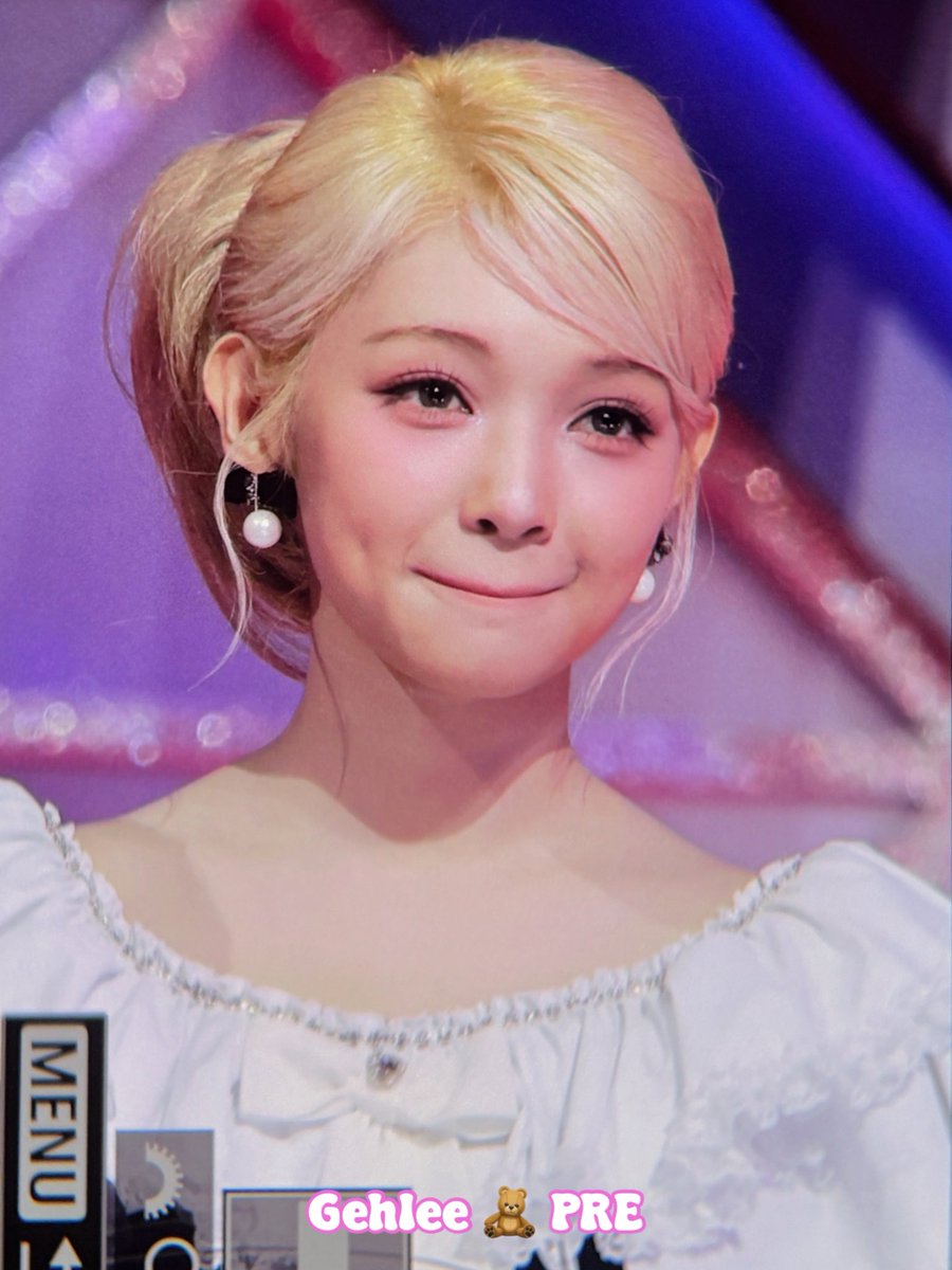 unis_charts's tweet image. #UNIS #GEHLEE is gaining attention on Rednote and TikTok, with everyone discussing the beauty of her remarkably small face, sparking their interest to learn more about her.