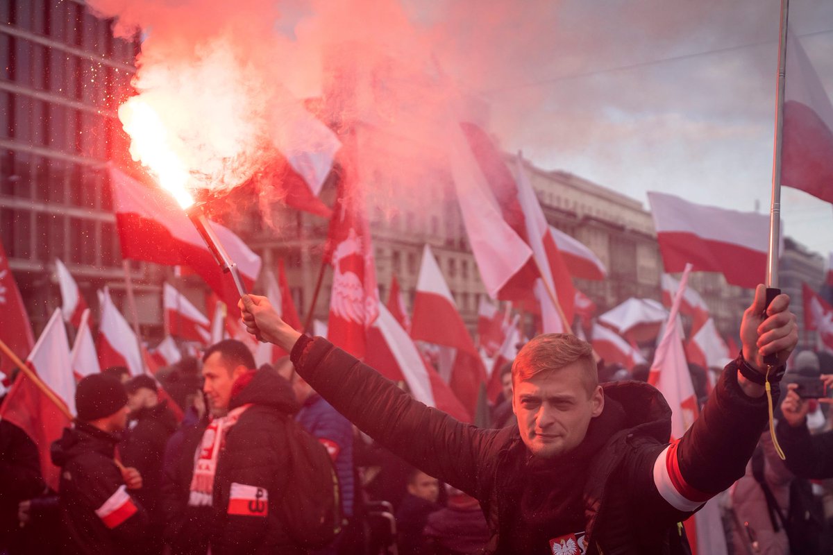 F_Desouche's tweet image. Bientôt « un Dubaï catholique » ? Comment la Pologne est devenue l’un des pays les plus riches au monde sans bruit, avec un PIB/habitant dépassant celui de la France d’ici 10 ans. “L’équation qualité/compétence/prix” n’a pas d’équivalent” fdesouche.com/2025/11/19/bie…