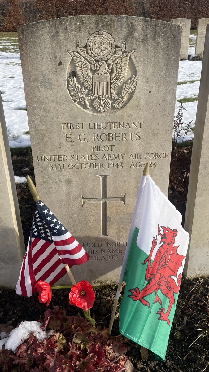 albymarch_alan's tweet image. Durnbach War Cemetery @CWGC #Germany 
A.P.Owen #WelchRegiment
T.G.H.Farrell #WelchRegiment
E.G.Roberts #USAAF
R.E.Hughes #RAF