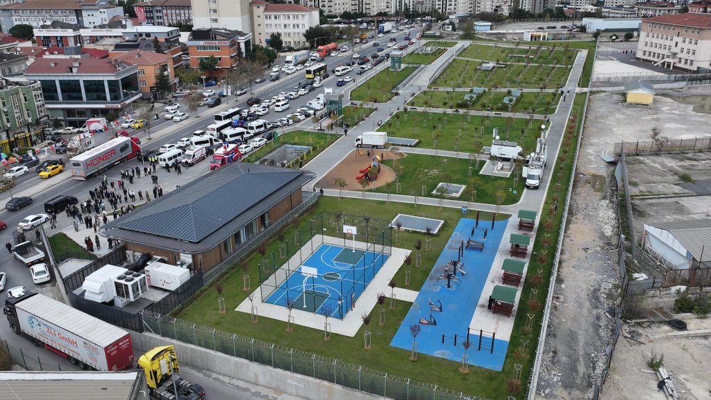 IbbFen's tweet image. Tech Istanbul #Kayışdağı Merkezimizin ikinci etabını tamamlayarak hizmete açtık.

Toplam 3.855 metrekarelik modern alanıyla merkezimiz; geniş ofisleri, eğitim ve atölye sınıflarıyla girişimcilere üretim, gelişim ve iş birliği için güçlü bir ortam sunuyor.

#İBBFEN