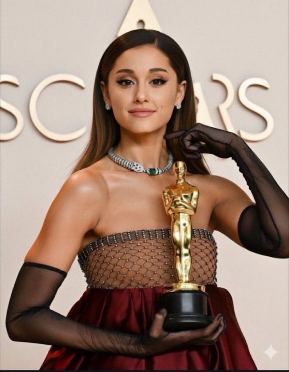 guiidb's tweet image. Thanks to Grande&apos;s emotional performance, what does shine through is Glinda&apos;s personal story about embracing change, stepping into her own power and defining what it means to be &quot;good,&quot; on her own terms - not because it&apos;s her brand.