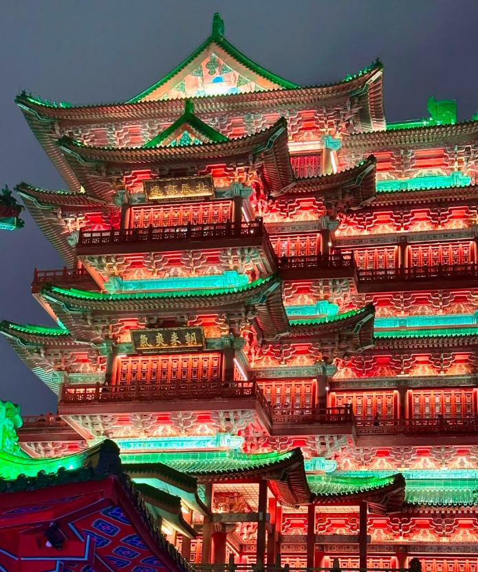 aishuzhan's tweet image. 赣江边上的滕王阁夜景也太美啦～