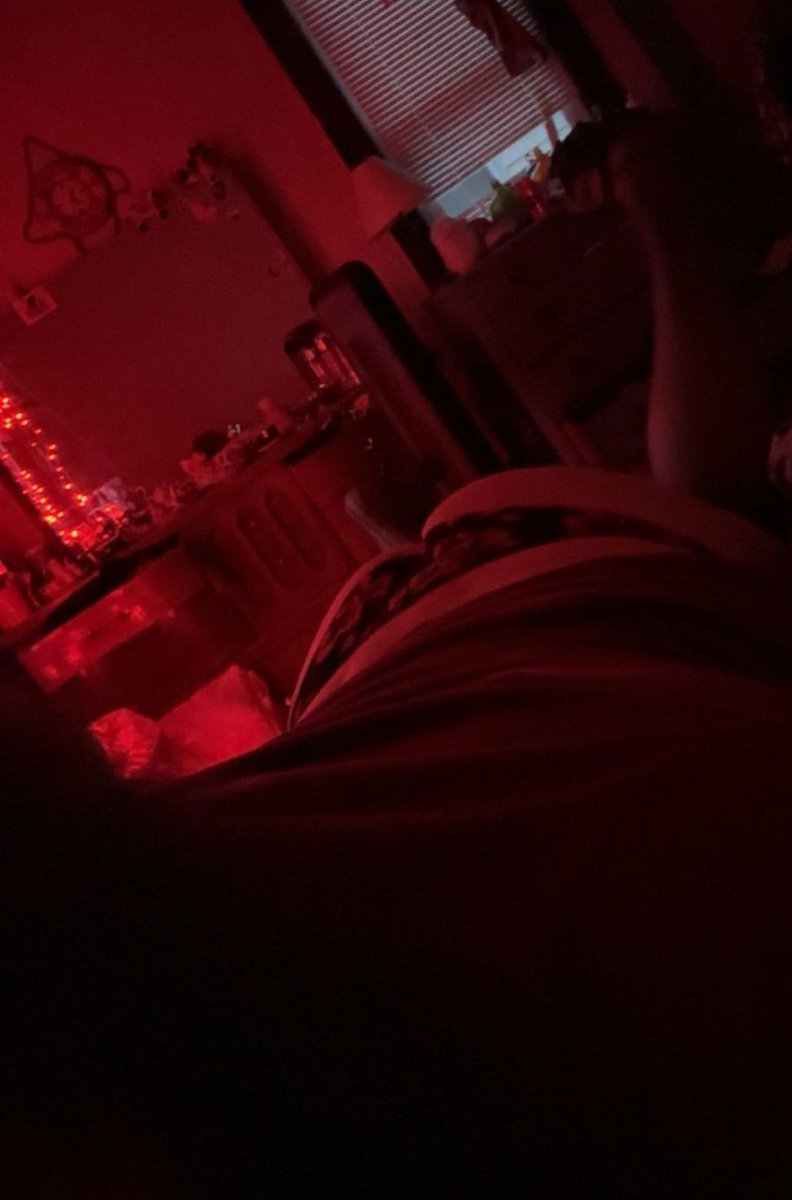 cum on my pretty ass? :3