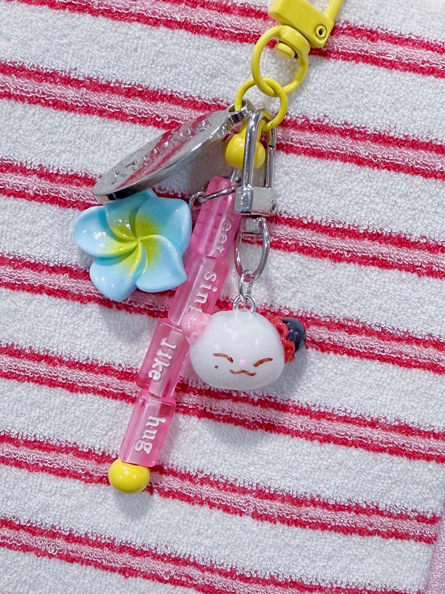 noitacav_maerd's tweet image. 천러의 생일을 축하하며 -`♡´-
🥟 만두키링 나눔 (#rt 추첨 4분)
만두가 천사인지 악마인지 확인해보세요

🥟 천러 버블 or 灿(Lucid) 앨범 인증 
주의사항 : 핸드메이드
만두공격의 날 : 11월22일