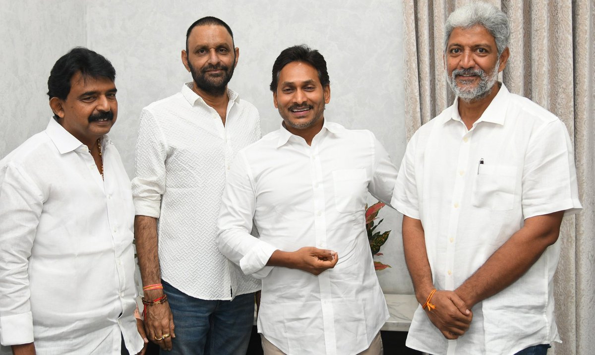 YSJ2024's tweet image. Jagan Annnaa SQUAD🔥