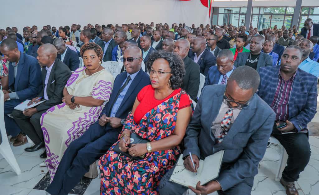 CnddFdd's tweet image. #Burundi Ce mercredi 19 novembre 2025, le Secrétaire général du Parti @CnddFdd , Très Honorable Révérien Ndikuriyo, a achevé une tournée stratégique d’orientation politique qui l’a conduit dans les cinq provinces du pays. 

Entamée il y a quelques jours à Burunga, elle s’est…