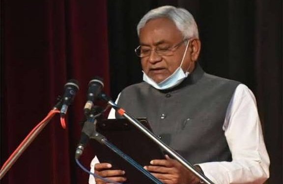 यह सहाब मुख्यमंत्री की शपथ तो लेंगे 

पर शपथ ग्रहण बहुत ही रोमांचक होगी - सूत्र
#Bihar #shapathgrahan