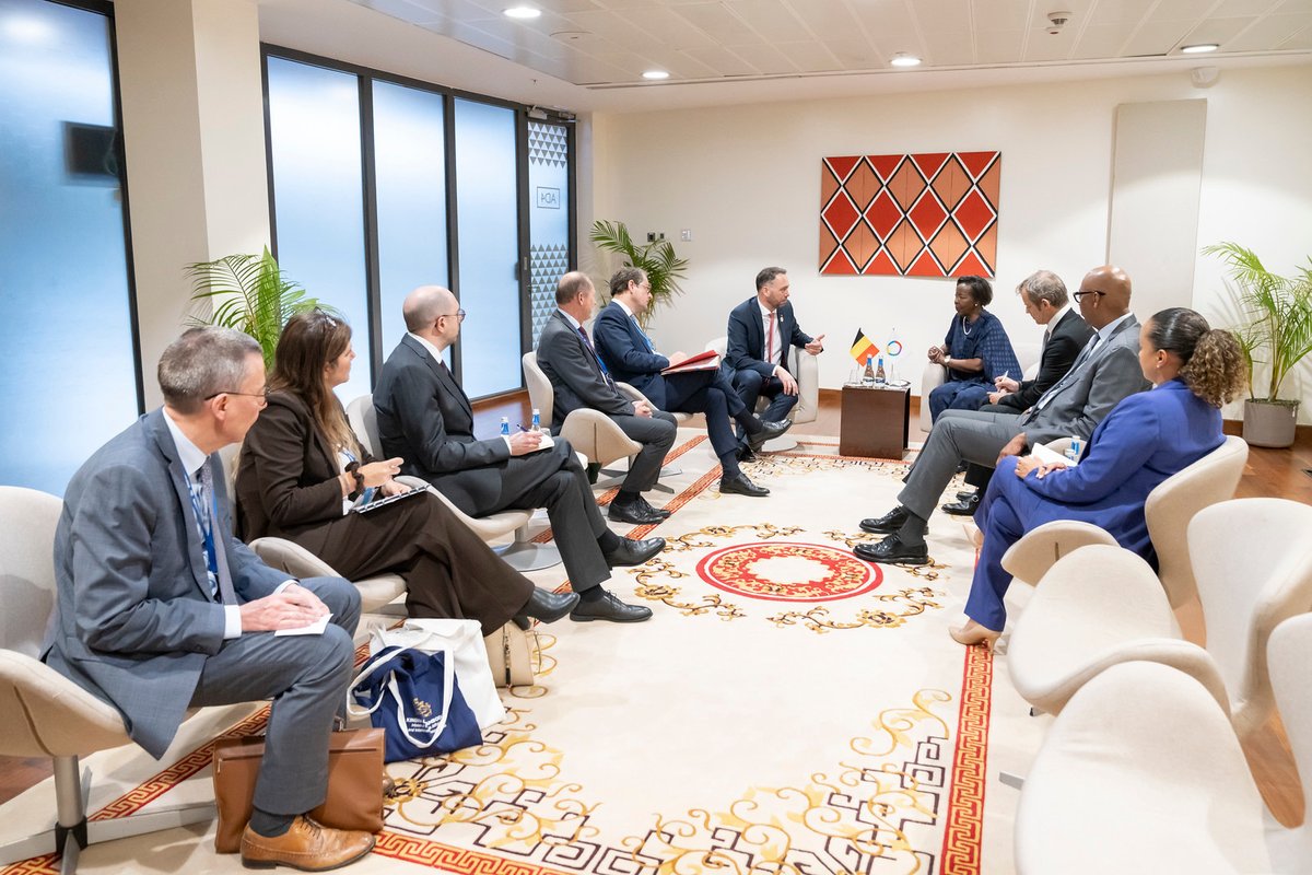La Secrétaire générale de la #Francophonie, <a href="/LMushikiwabo/">Louise Mushikiwabo</a>, a rencontré Maxime Prévot, Vice-Premier Ministre et Ministre des Affaires étrangères de la #Belgique, en marge de la #CMF46 à Kigali.

Ils ont échangé sur la situation politique dans l’espace francophone, sur le rôle de