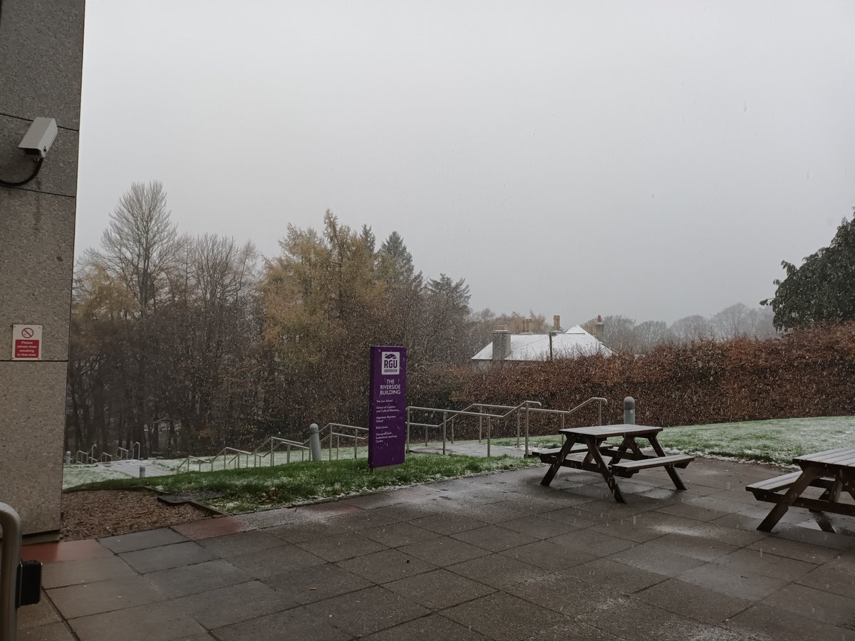 RGUSocScience's tweet image. It is officially snow season here at #RGU! Take care in the cold weather - weather.metoffice.gov.uk/forecast/gfnt0…