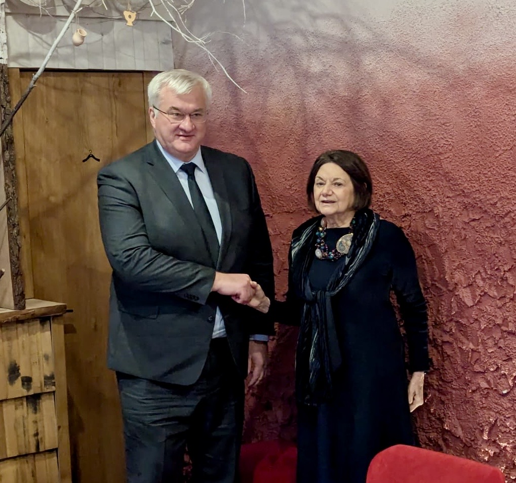 DicarloRosemary's tweet photo. Productive meeting with Ukraine’s Foreign Minister @andrii_sybiha. We discussed recent developments and shared priorities, including ways @UN can further support efforts towards a just and lasting peace. https://t.co/Ww729Fo4dD