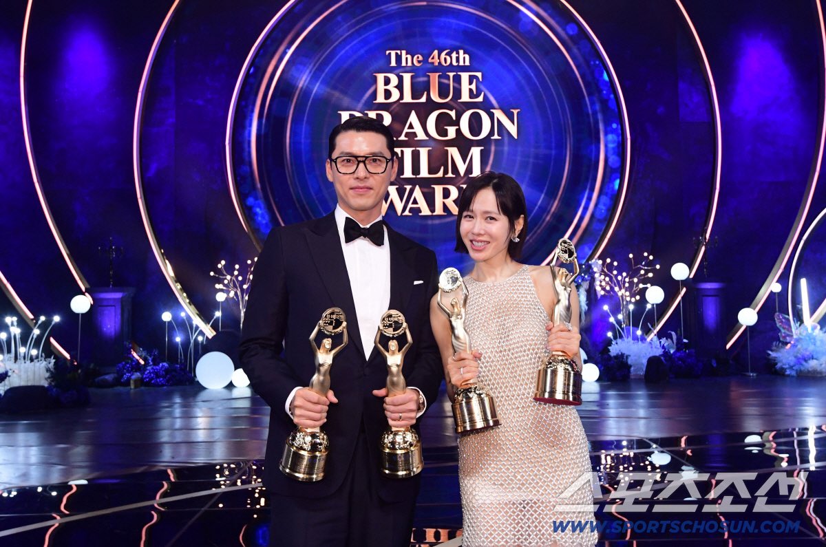 sonyejinpics's tweet image. congratulations to son yejin and hyun bin! woo-jin must be so proud 🥹🤍