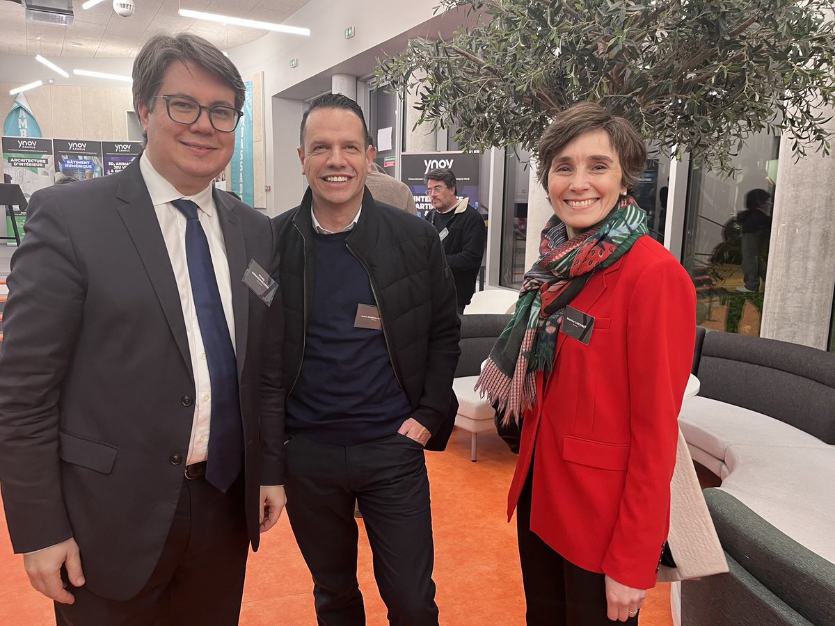 BSabouret's tweet image. 🚀💻 Bravo @ynov_bordeaux pour cette démonstration en conditions réelles d’une crise cyber à laquelle je représentais @n_delattre.
@BdxEnsemble 
#SouverainteTechnologique 
Merci @LionelDesage @LEROYFLEURIOT @PoliceNationale @MarieAngeMunoz