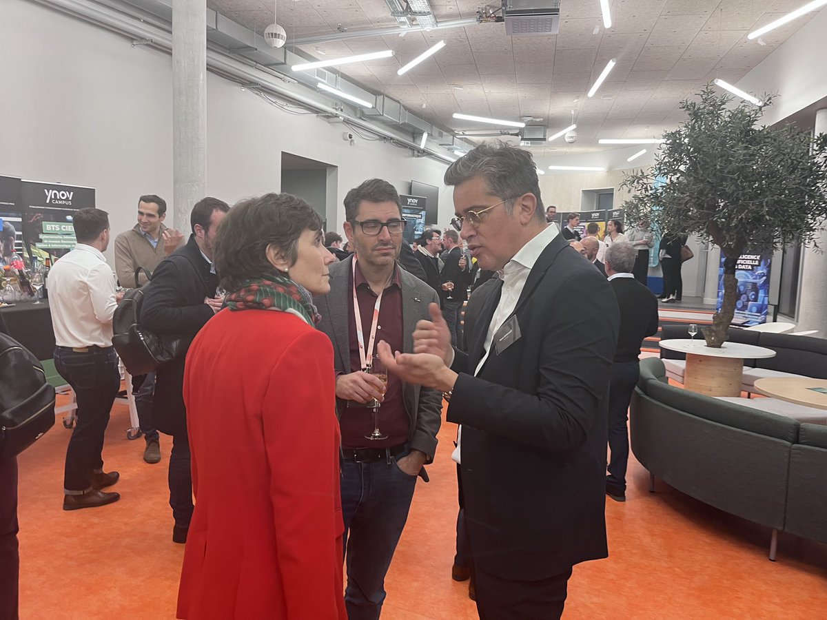 BSabouret's tweet image. 🚀💻 Bravo @ynov_bordeaux pour cette démonstration en conditions réelles d’une crise cyber à laquelle je représentais @n_delattre.
@BdxEnsemble 
#SouverainteTechnologique 
Merci @LionelDesage @LEROYFLEURIOT @PoliceNationale @MarieAngeMunoz