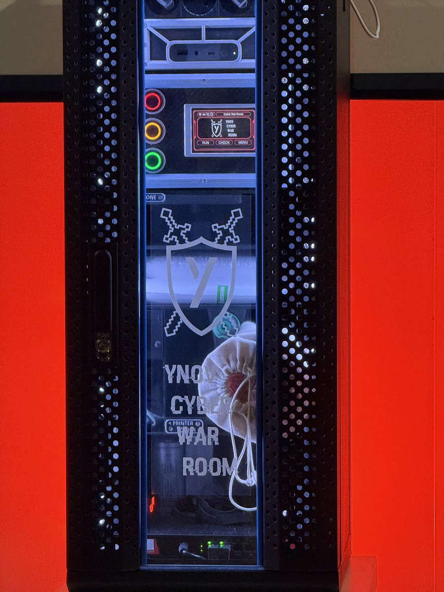 BSabouret's tweet image. 🚀💻 Bravo @ynov_bordeaux pour cette démonstration en conditions réelles d’une crise cyber à laquelle je représentais @n_delattre.
@BdxEnsemble 
#SouverainteTechnologique 
Merci @LionelDesage @LEROYFLEURIOT @PoliceNationale @MarieAngeMunoz