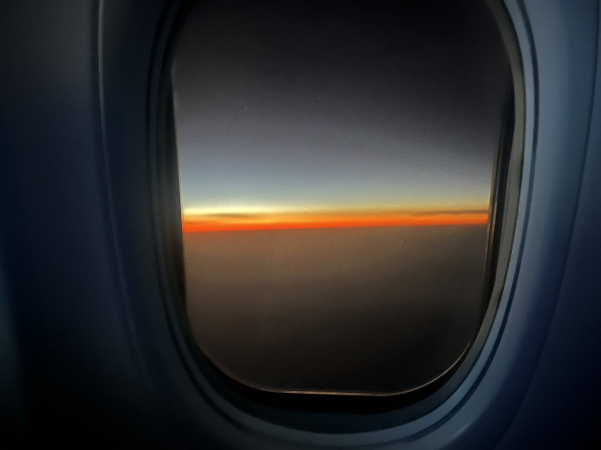 Aautoprivate's tweet image. ایک چنگاری نظر آئی تھی بستی میں اسے
وہ  الگ  ہٹ  گیا  آندھی   کو اشارہ  کر کے

#MiK📸