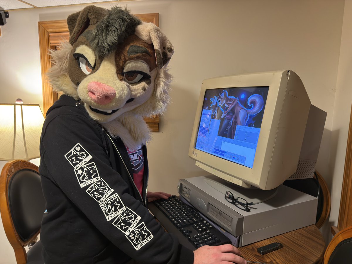 UnleashedTyler's tweet photo. Not sure exactly how much work I’m going to be accomplishing with my desktop wallpaper how it is :3

Also… first post on the AD 👀
🎨@tailnybble https://t.co/GtYv4jHfLT