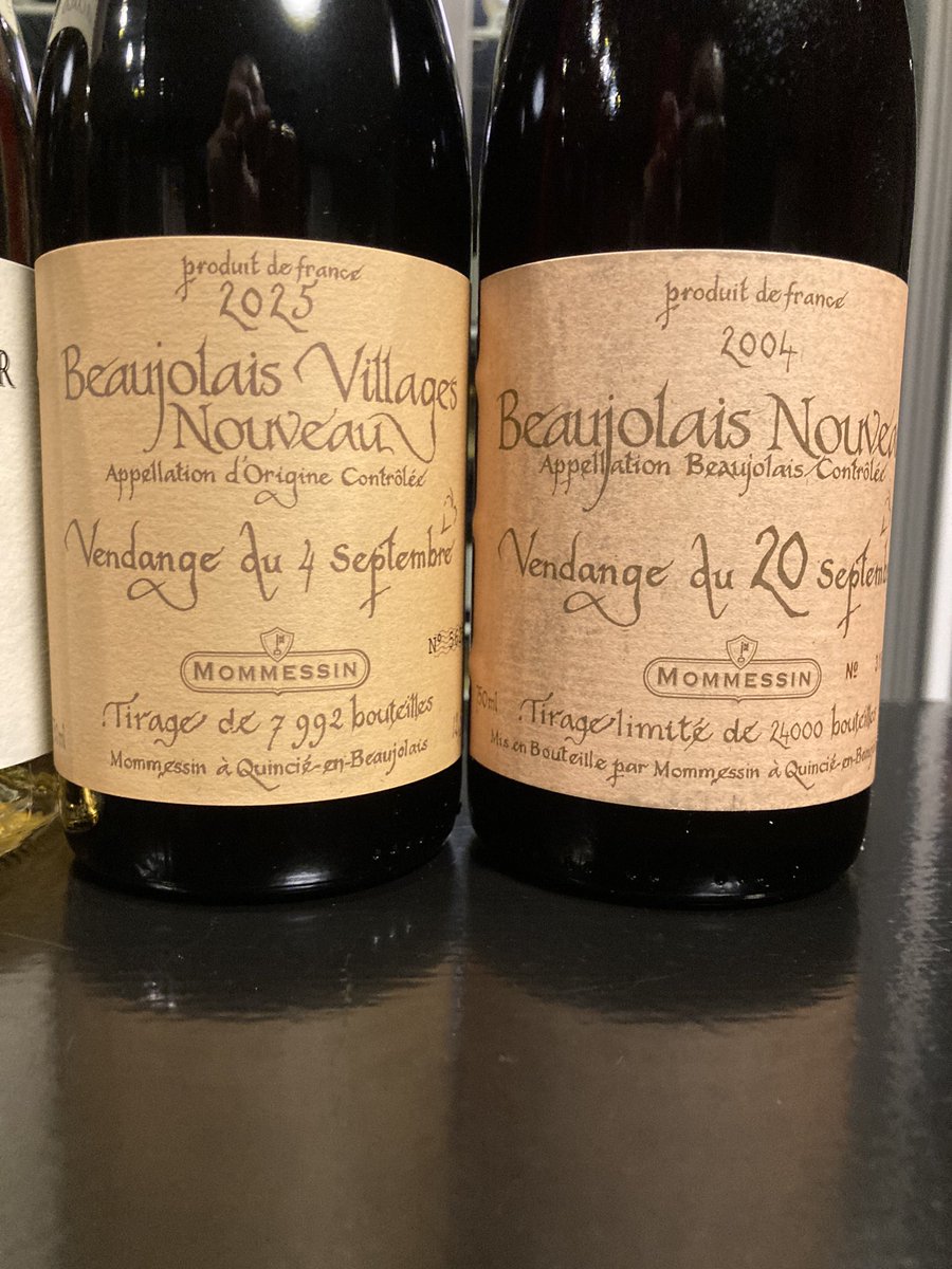 HataWine's tweet image. ボージョレヌーボー到着
20日(木)明日解禁！
当店は23:00閉店だから、お店では、明日から飲めます。

でも　この中で1本だけ今日飲めるのがあります〜

気づいたら方は、是非飲みに来てね🍷

#winebar #wine #kitami #ワイン #北見市 #hokkaido #ボージョレーヌーボー #beaujolaisnouveau