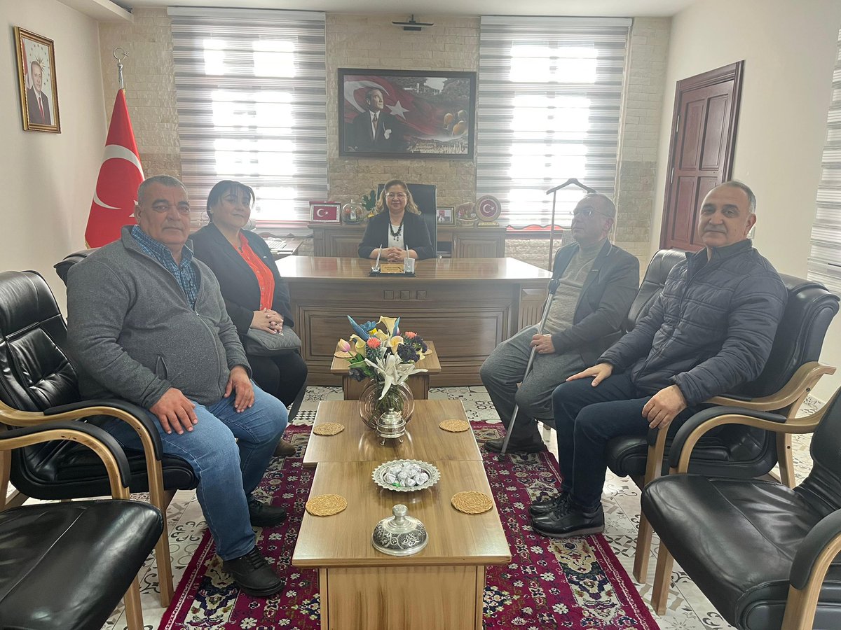 Ege Tahtacı Kültür Eğitim Kalkınma ve Yardımlaşma Derneği (Kızılcapınar Şubesi) Başkanı Altan Akaroğlu, dernek üyeleri Suna Gözcü, Ersoy Eser ve İbrahim Ökten ile birlikte Kaymakam Sultan Doğru’yu makamında ziyaret etti.